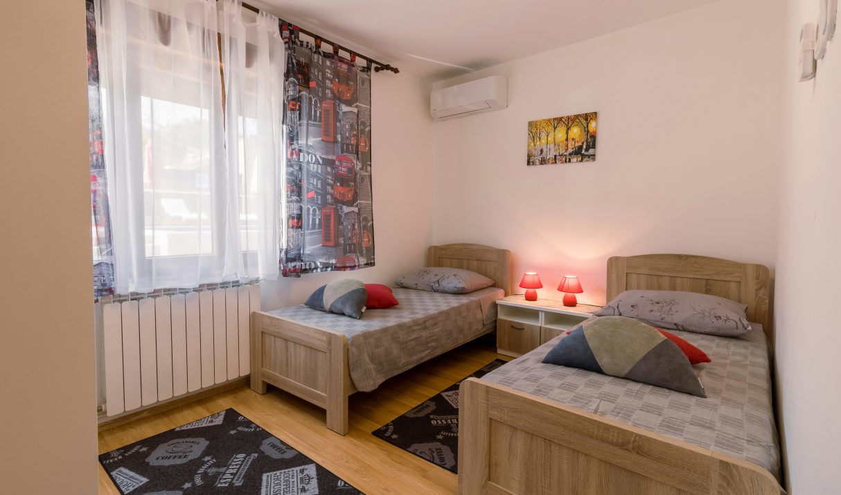 PG for Rent in East Delhi Near Metro